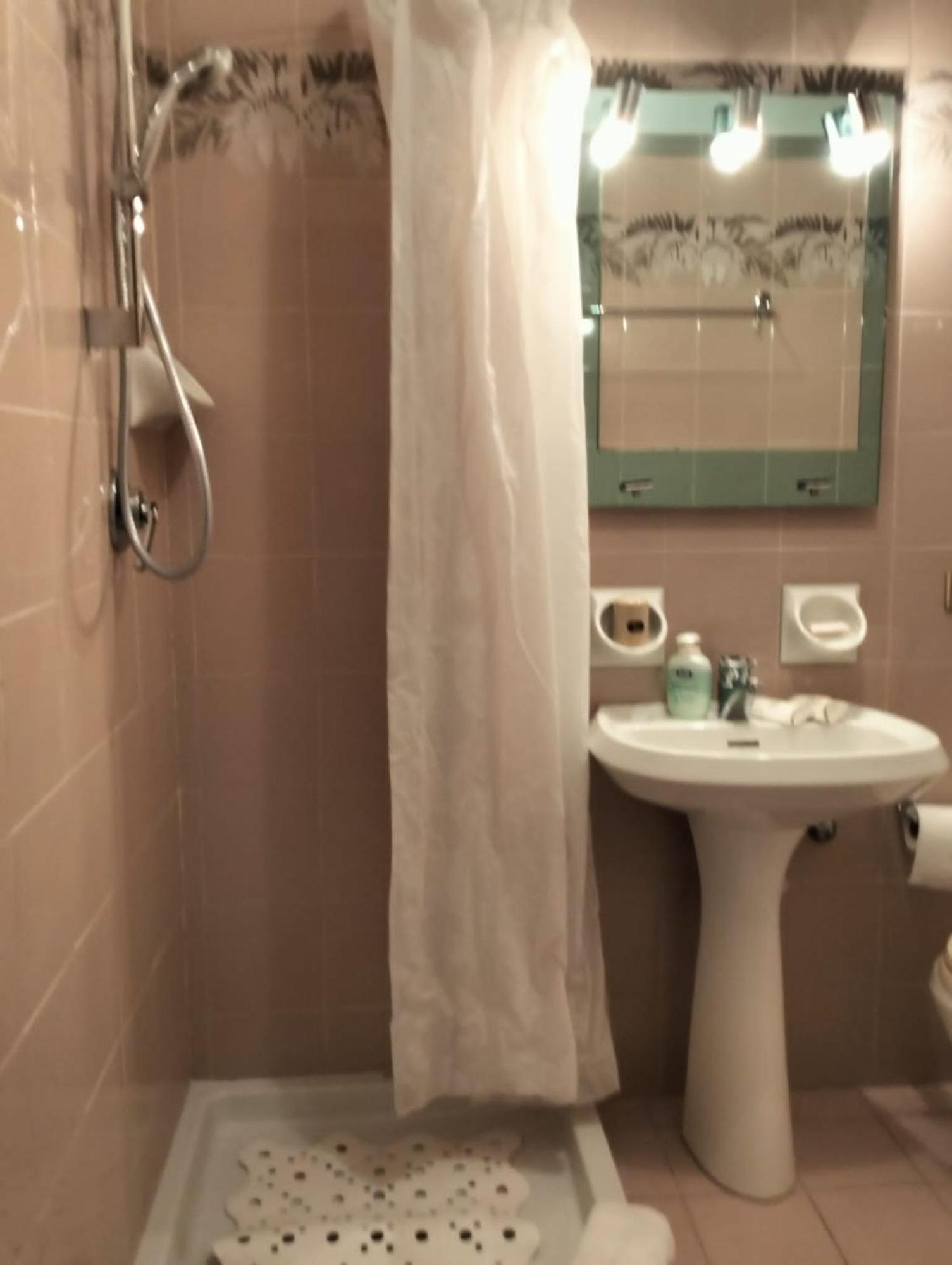 La Grotta San Michele Hotel Montevettolini Eksteriør billede